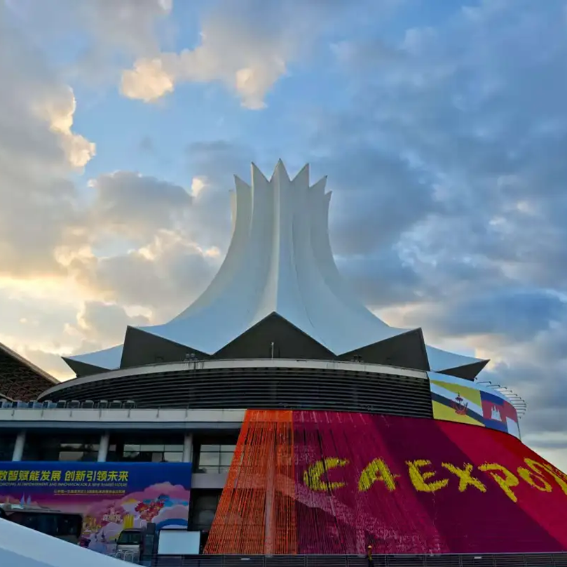 巨立電梯閃亮登場廣西南寧第22屆中國 - 東盟博覽會